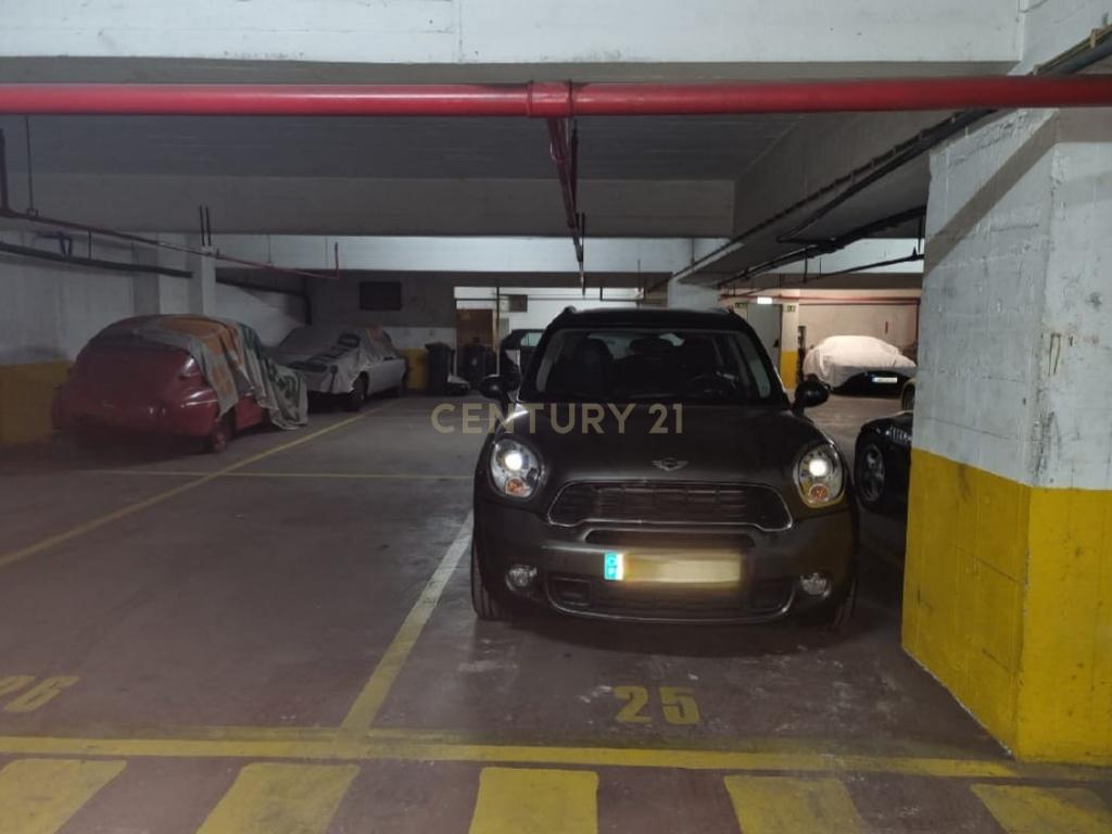 Três lugares de estacionamento -  Centro Comercial Mouras Shopping Center - Image 3